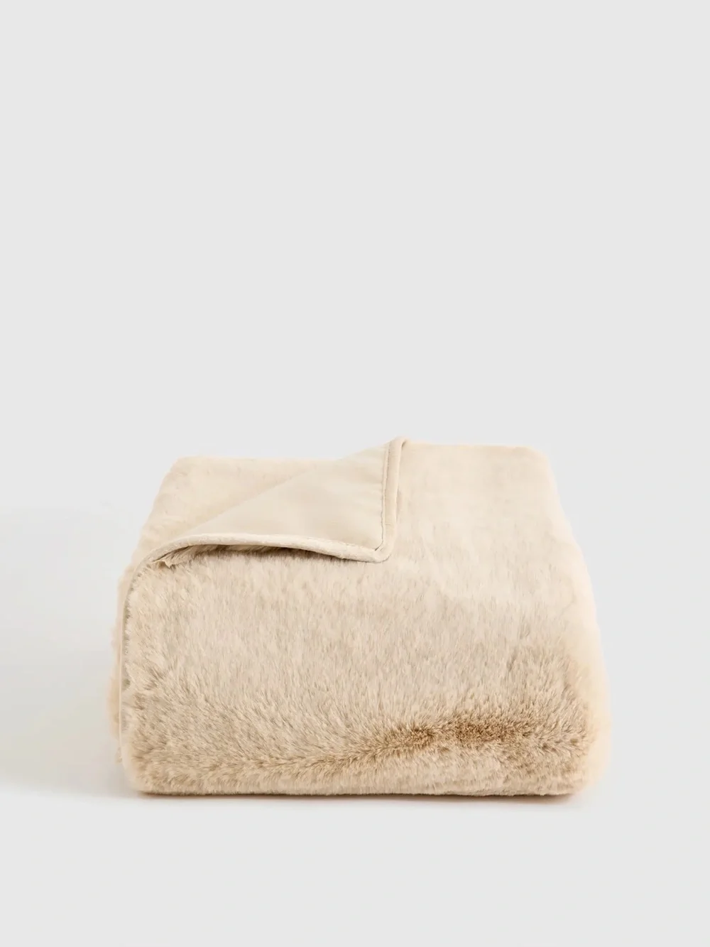 NWT Quince Luxury Faux Fur Throw in Champagne 60”x80”
